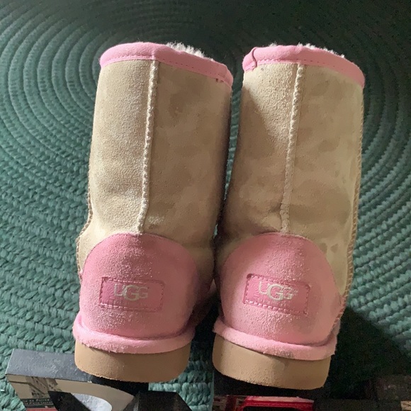 UGG girls boots size:4 tan/pink trim very cute! - Picture 4 of 9